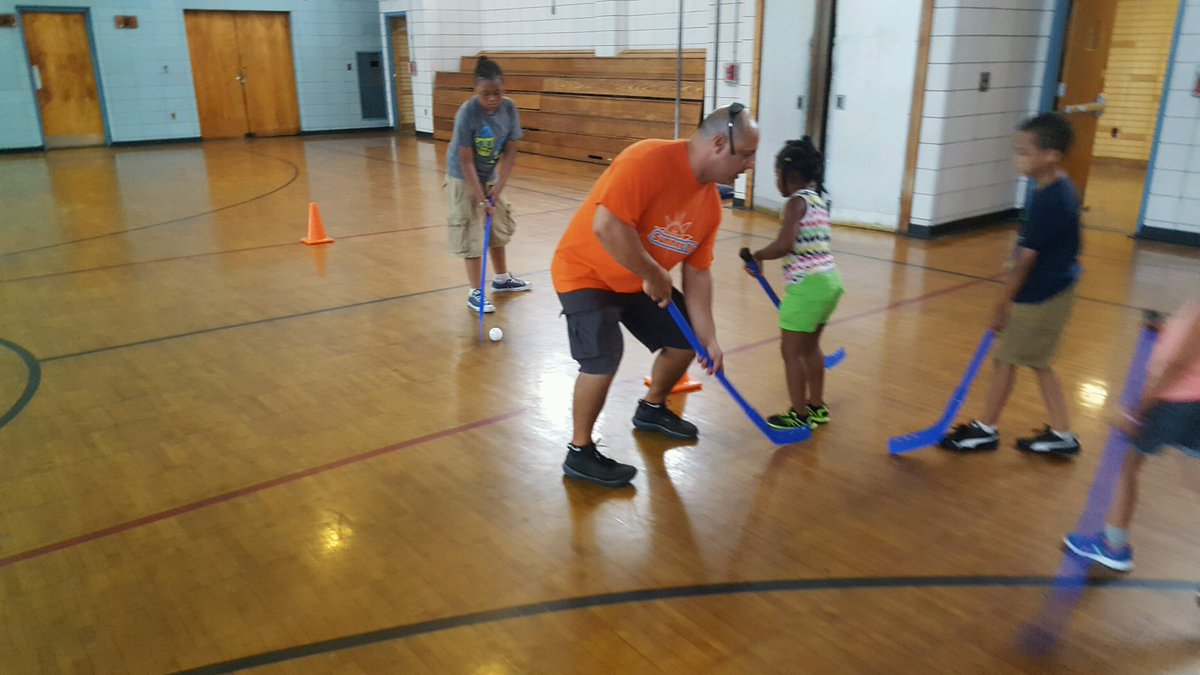McK_SummerPlus's tweet photo. Great time playing #fieldhockey! #NPS #NPSELT  #Newark #NJ #NewJersey #SummerFun  #ELT #SummerFitness
@ELT_Newark https://t.co/qWsMxgDxrE