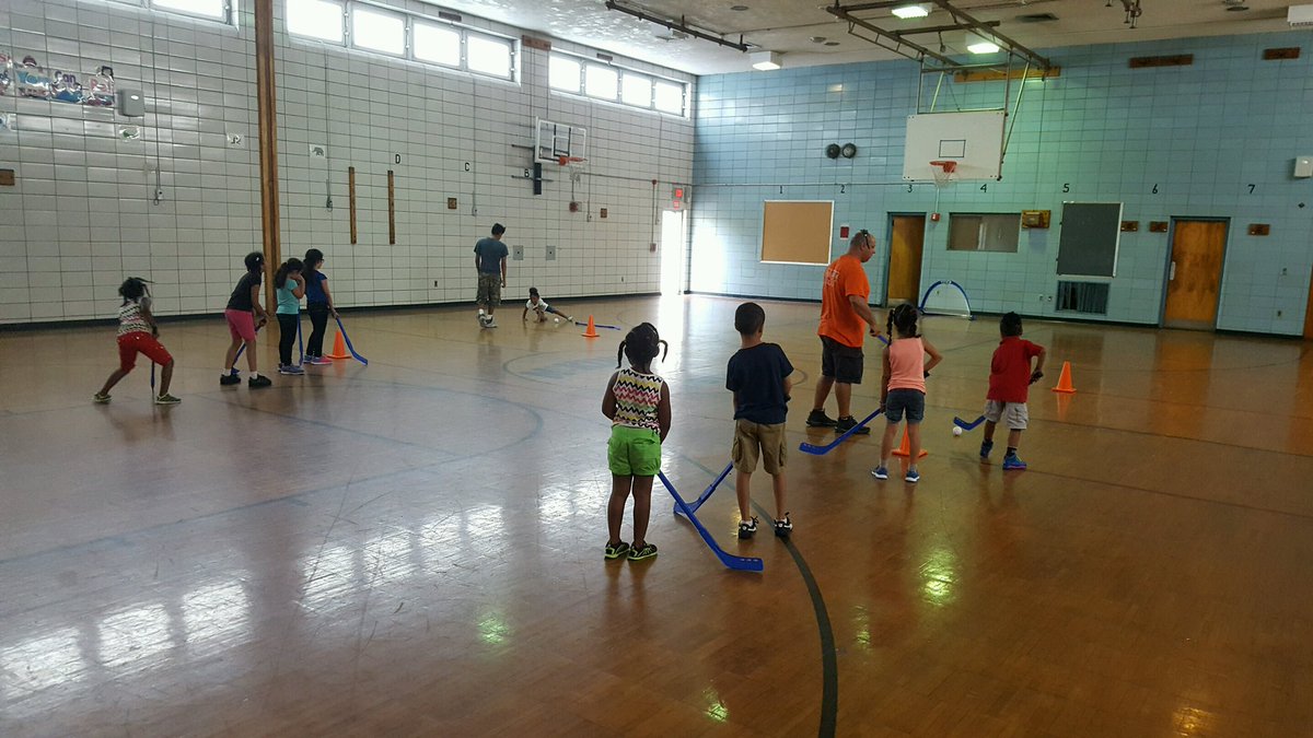 McK_SummerPlus's tweet photo. Great time playing #fieldhockey! #NPS #NPSELT  #Newark #NJ #NewJersey #SummerFun  #ELT #SummerFitness
@ELT_Newark https://t.co/qWsMxgDxrE