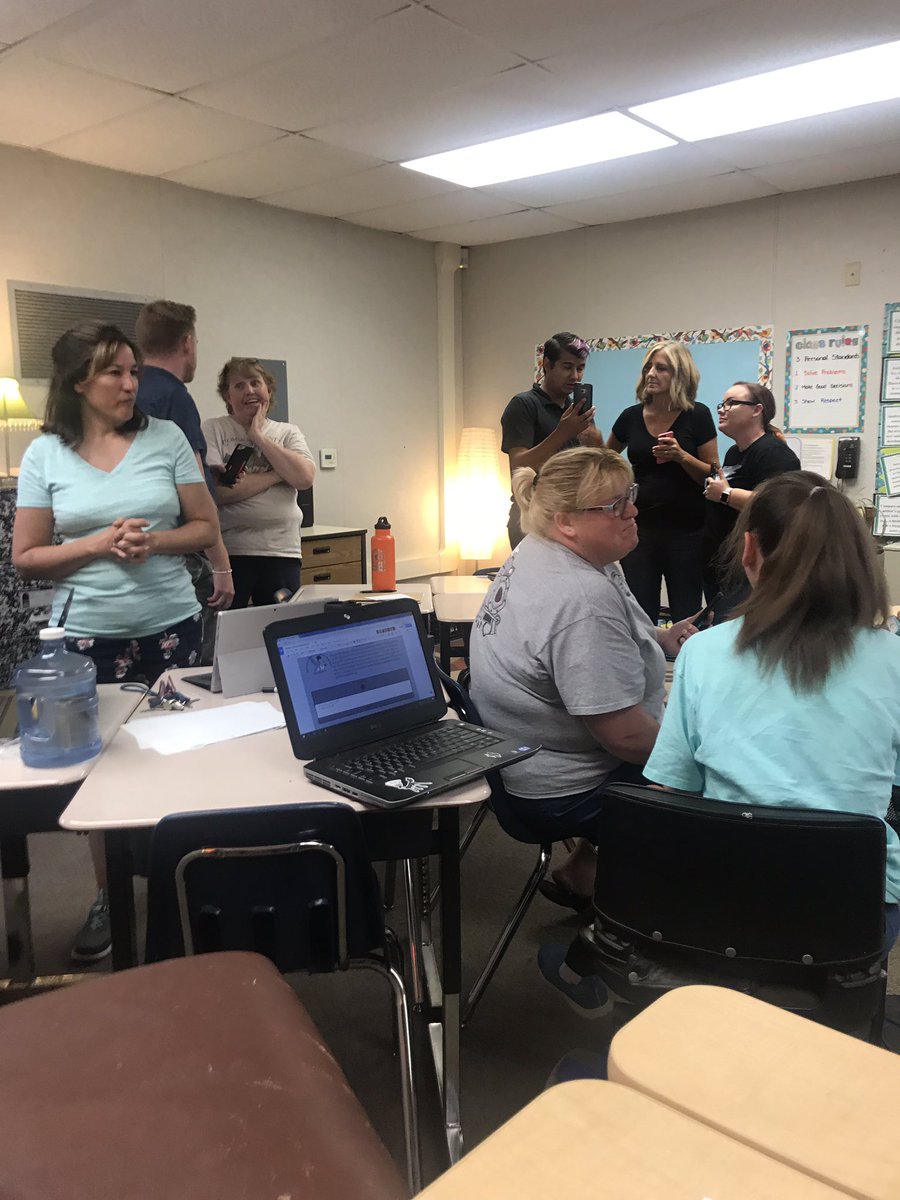 ColtonGrl31's tweet image. @JVRoadrunners Teachers share a meaningful pic with each other #TeamBuilding #BuildingAStrongCommunity @SBCo_Supt_Ted