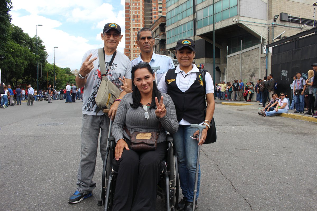 Conapdis's tweet photo. #Entérate Hoy constituyentes electos por el sector de personas con discapacidad recibieron sus credenciales en el CNE Caracas @NicolasMaduro https://t.co/Nra8Y3Tt5Y
