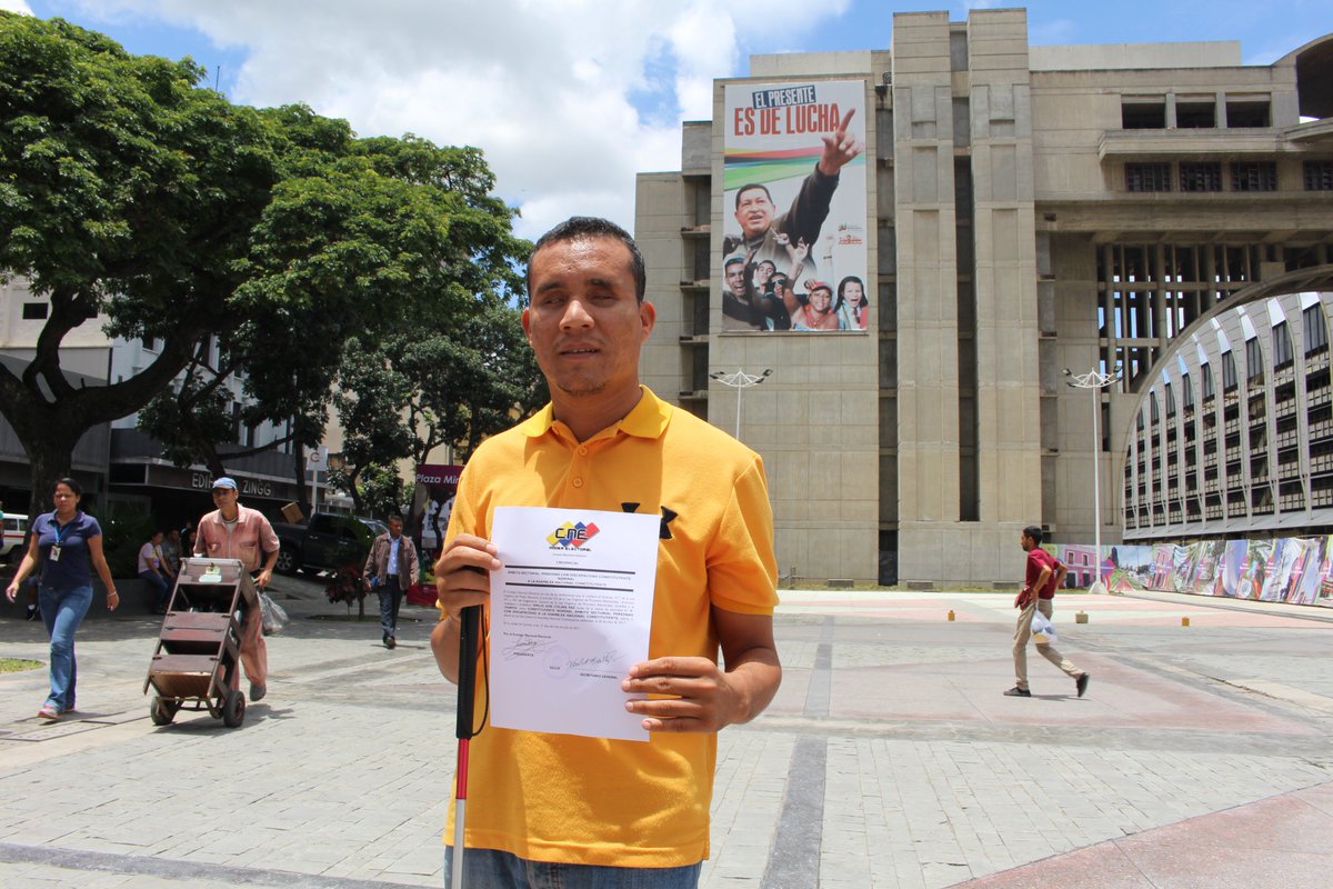 Conapdis's tweet photo. #Entérate Hoy constituyentes electos por el sector de personas con discapacidad recibieron sus credenciales en el CNE Caracas @NicolasMaduro https://t.co/Nra8Y3Tt5Y