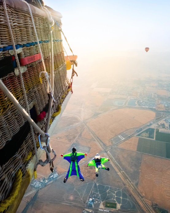 Woke up early to watch my friends jump out of a hot air ballon over 8,000ft (2,400m) in the air. Not a bad way to start the day!