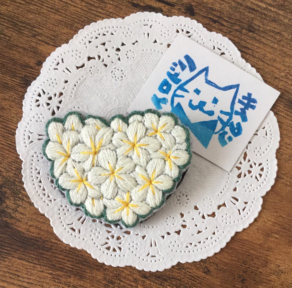 irodorisaitan's tweet photo. ミンネさんの「8月ギフト」「ハワイ」特集に便乗してご紹介です✨
手刺繍ブローチ1点ものです。
https://t.co/rxCGlgN0Tk

#minneで販売中 #ハンドメイド好きさんと繋がりたい #お洒落さんと繋がりたい https://t.co/gqdQPBEUaF
