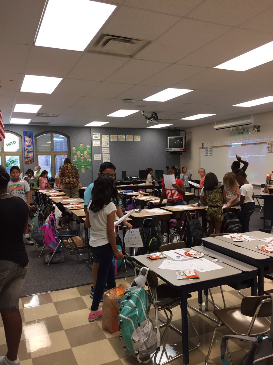 aesmariners1's tweet photo. Anderson Mariners had a great first day of school! #ACSMovingForward #ACSCfirst #AES https://t.co/4q5jSrt84V