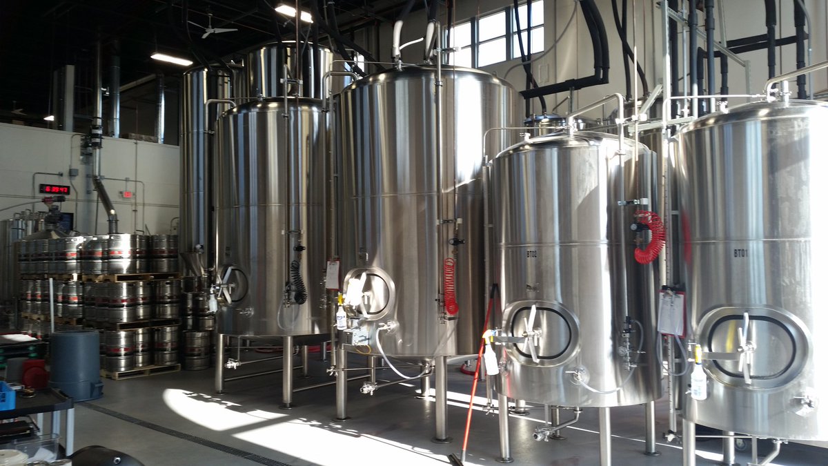 CCFermSci's tweet photo. Drinking some awesome beer with @MidwestMONK and @BeerSavor https://t.co/C3L0IG2XVl
