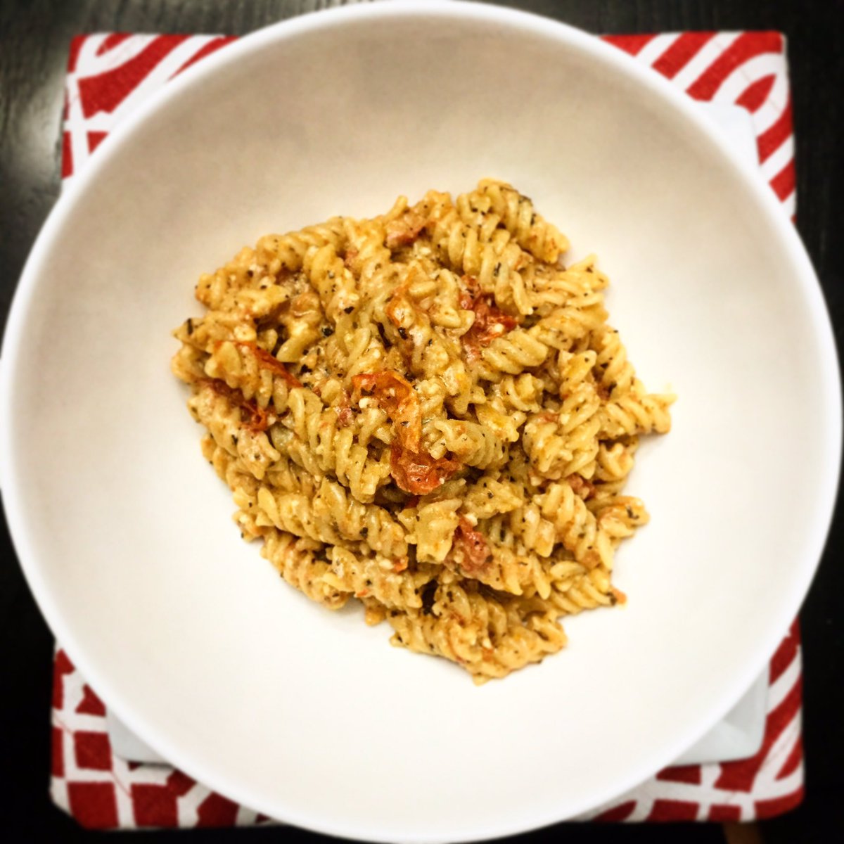 eatmygrassft's tweet photo. Creamy Roasted Garlic &amp; Tomato Pasta  #homemade #vegan #dinner #food #foodporn #chef #followme #eatmygrass #meatlesswednesday https://t.co/5NjX44RFlM