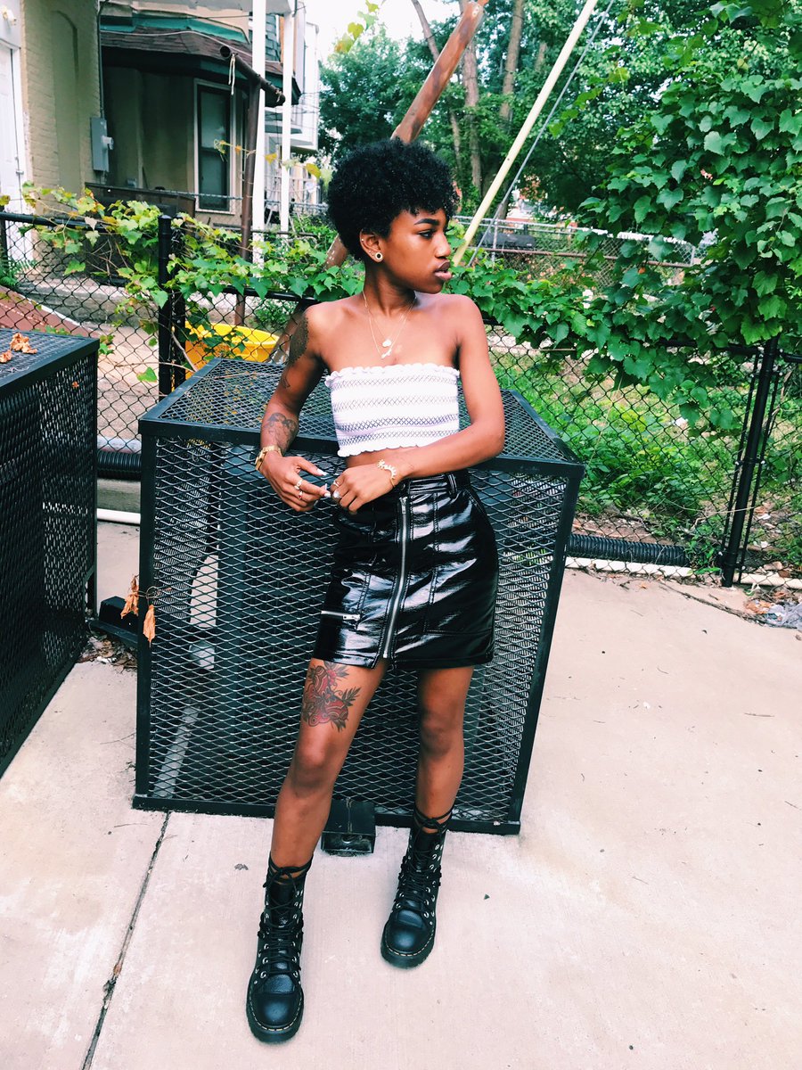 xdevrenee's tweet photo. badass biker bitch https://t.co/ueIRQEruUn