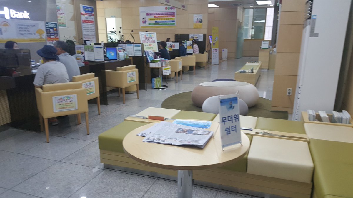 1pacers24's tweet image. 8월의 #삼평동 
 
판교역 인근 무더위쉼터 점검을 하였습니다

판교역 테크노광장에는 NH농협과 낙원새마을금고가 무더위 쉼터로 지정되어 있습니다.

판교역을 지나다 더위에 지치셨다면?

#무더위_쉼터 에서 쉬었다 가세요~!

안전한 #성남시