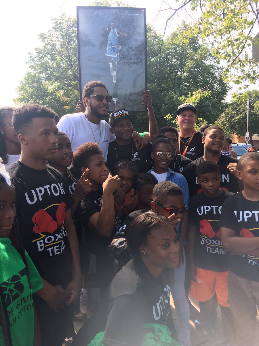 CarverReal's tweet photo. What a great day! Thank you to @carmeloanthony for coming out to @thetournament #DayofGiving2017!! A great push for community empowerment! 🏀 https://t.co/f4UVpjHhjr