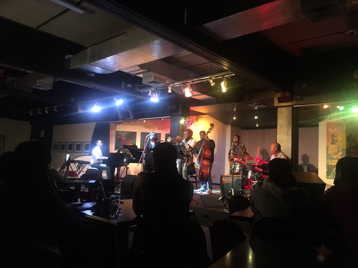 "How about we sing, and things change?" What a great show last night <a href="/TitiLuzipo/">IG: TitiLuzipo</a> 🙌🏻