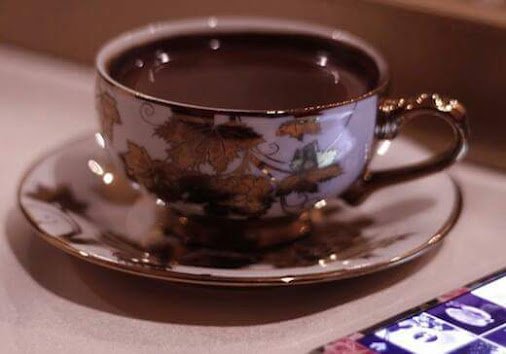 Alotibi310's tweet photo. #كلمتك_للقهوه
القهوه صديقه كلاسيكيه جداً خلقت سمراء لـ تقنعنا أن البياض لا يعني الجمال ☕ https://t.co/NtcgaWiYYa