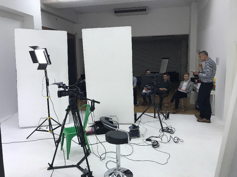 DOPLondon's tweet photo. B.T.S from training days @studioquackers #Sdi #HDMI  #Studiofilms #behindthescene #playback #setlife #trainingfilms #mediatraining https://t.co/ksBJr2H26g