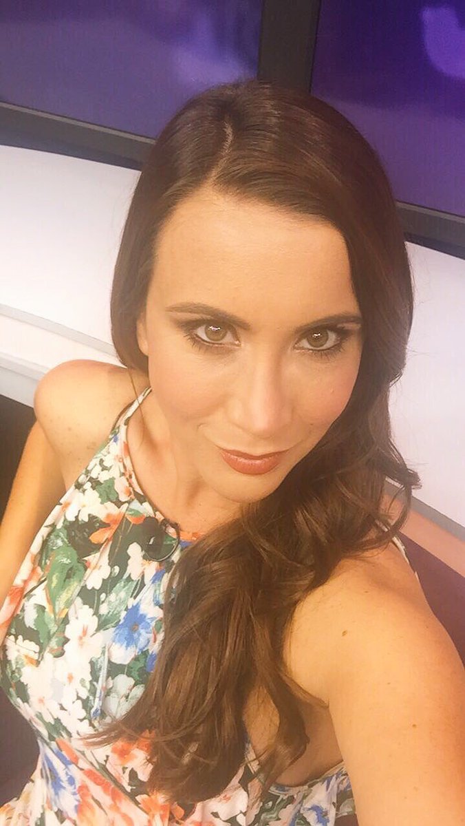 zel_forever's tweet photo. Zelibers!
Gracias por acompañar a @Mariazelzel en #MiercolesDeZel @Tribuna_I @CampoDepMX #ZonaPumaTDN ! Descansen #HoraZel 00:00🌙 https://t.co/OrSvLxTYay