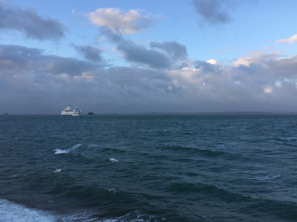 ArnoldBrick's tweet photo. Good luck to anyone on the water today #lovebricks https://t.co/QeBJxPHb0V