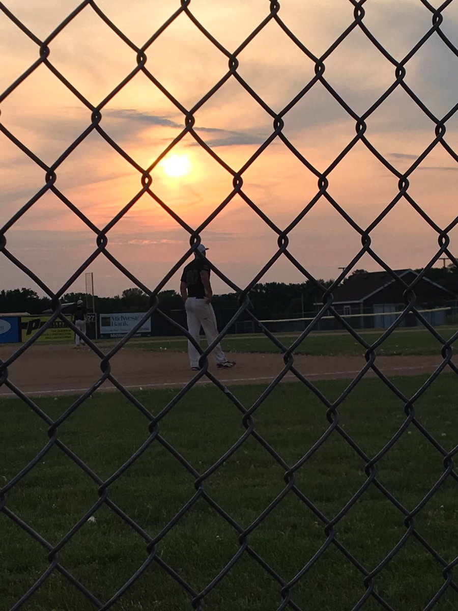 RumRiverBandits's tweet photo. Beautiful night for a ball game @nbnighthawks vs @BrahamSnappers winner to #Region1C https://t.co/klTzi31jXL