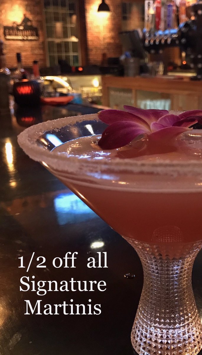 TheFoundryNH's tweet photo. Hump Day is Over! You made it! Celebrate Thursday with 1/2 off Specialty Martinis from 8-11pm @TheFoundryNH  #martinis #music #memories https://t.co/RFmDPbh5NF