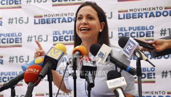 NTN24ve's tweet photo. María Corina Machado advierte a quienes quieran presentarse a las Regionales: "Se quedarán solos" https://t.co/HiqCX16H4e https://t.co/Q5BIPfU8gP