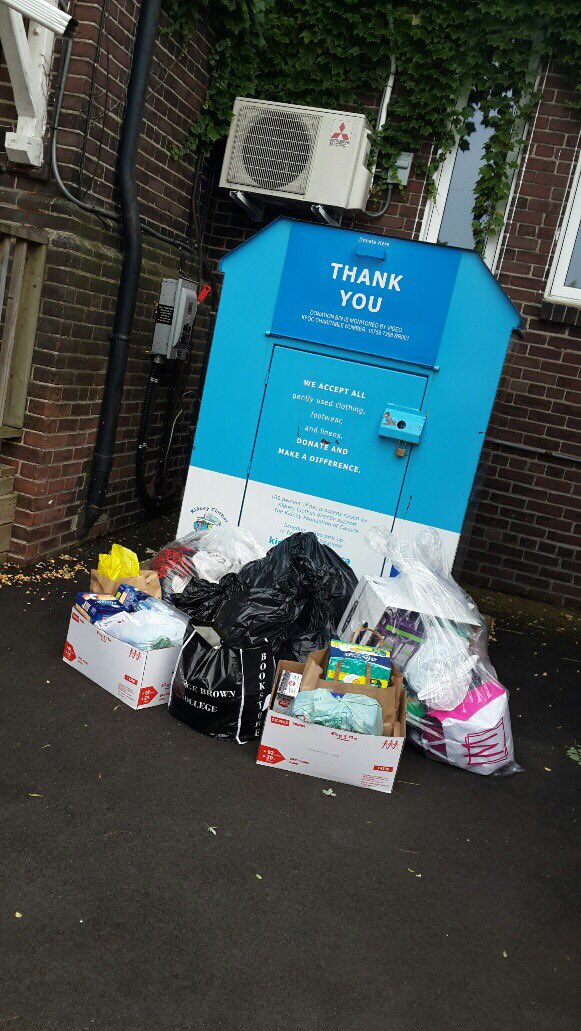 TPSAux13Div's tweet image. We delivered donated non-perishable #food #clothing 2 @HumewoodHouse tonight. #thankyou 2 @tcdsb #SaintFrereAndre #school 4 your generosity