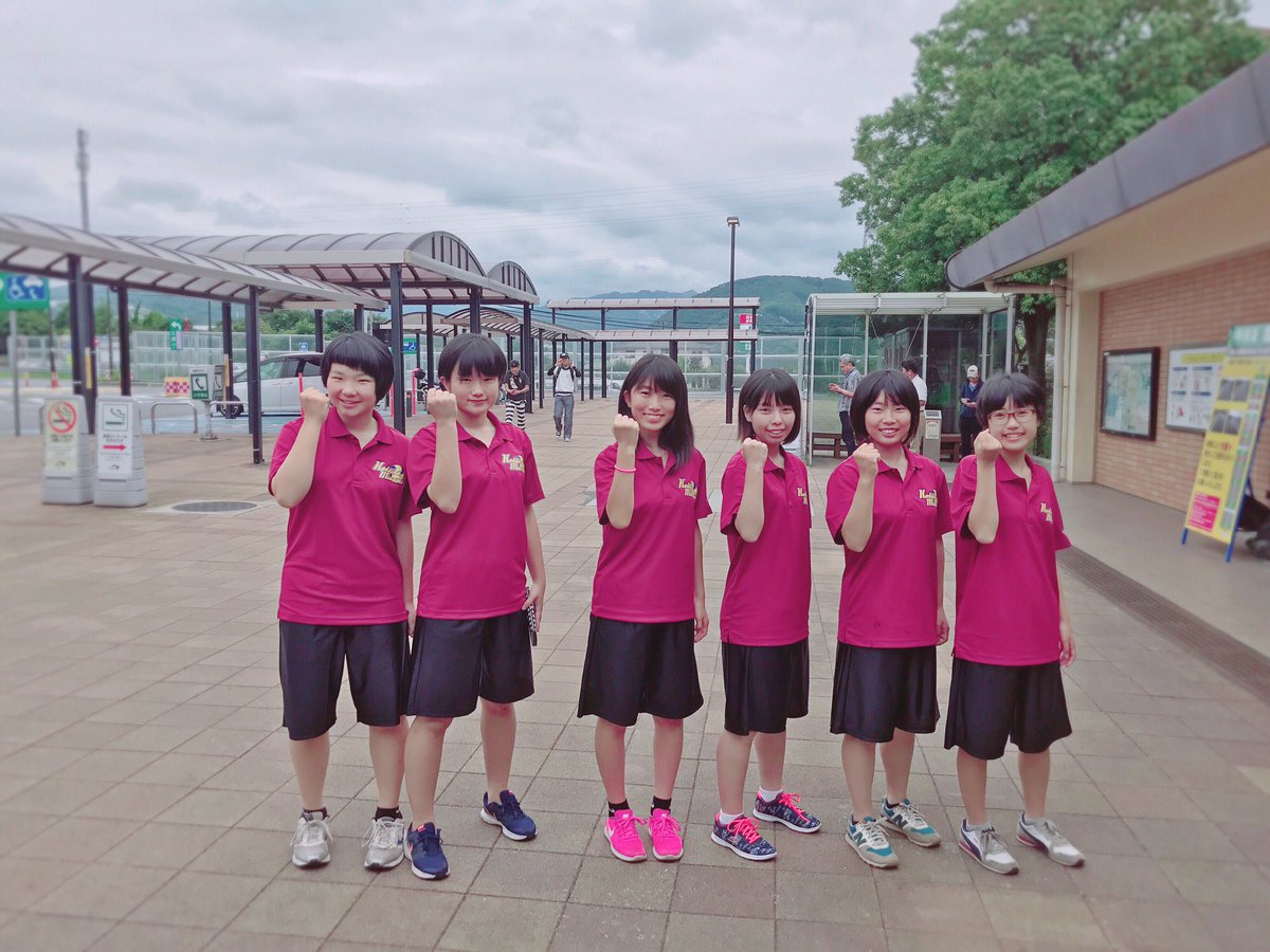 jvl35th7's tweet photo. 1年バレー部全員お気に入りの遠征着を着て、4泊5日の合宿に行ってきます🏐🔥

大きく成長してきます！

in長野 https://t.co/lnCy1XKTTA