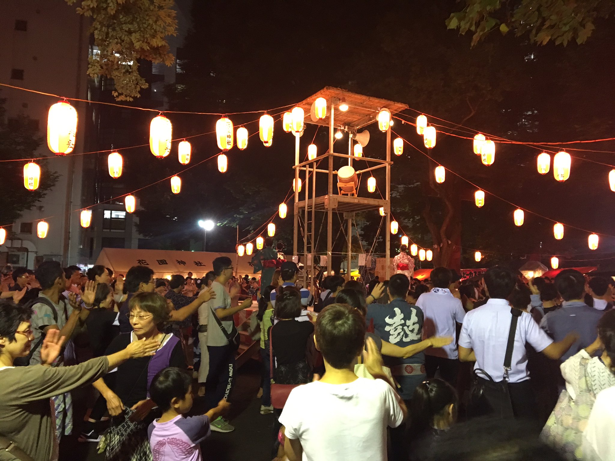 れいな 昨日花園神社の盆踊り行った 花園神社といえば 昔バニグロの舞台がある度にここで成功祈願してたので ここで盆踊りできてすごく嬉しかったです 今日は新宿音頭で踊りコンテストやるみたいだけど どこ行こうか迷うな T Co