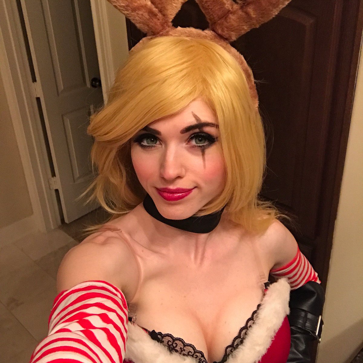 Make does twitch much amouranth how on Amouranth Net