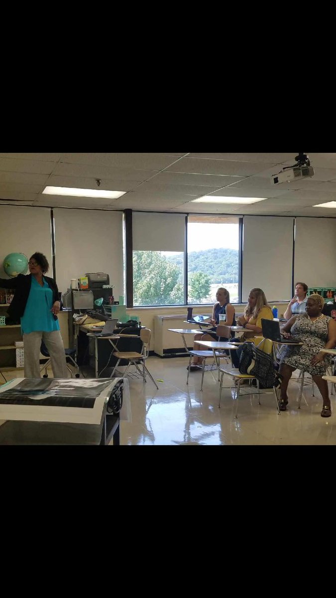 EERocks_MNPS's tweet photo. Lots of fantastic expertise, excitement, learning, coaching &amp; collaboration! Not 2 mention 120 door prizes! #EEROCKS Thx 2 all for today! https://t.co/IywF9w4p91