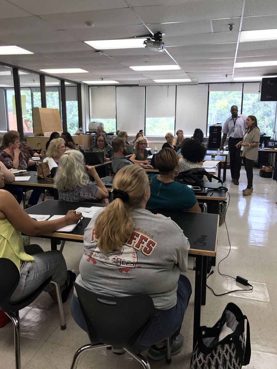 EERocks_MNPS's tweet photo. Lots of fantastic expertise, excitement, learning, coaching &amp; collaboration! Not 2 mention 120 door prizes! #EEROCKS Thx 2 all for today! https://t.co/zL7A3MxLNv