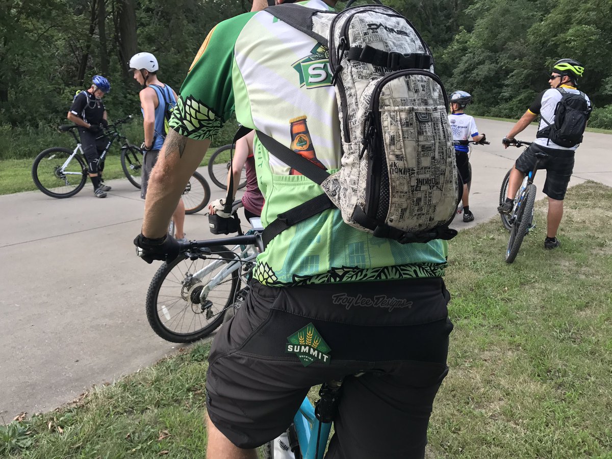 rgalloway's tweet photo. 45 riders for tonight's #cvast Summer Summit Ride sponsored by #summitbrewingco #mulliganscf #biketech Thanks for your support! https://t.co/guZ2OpSmWA
