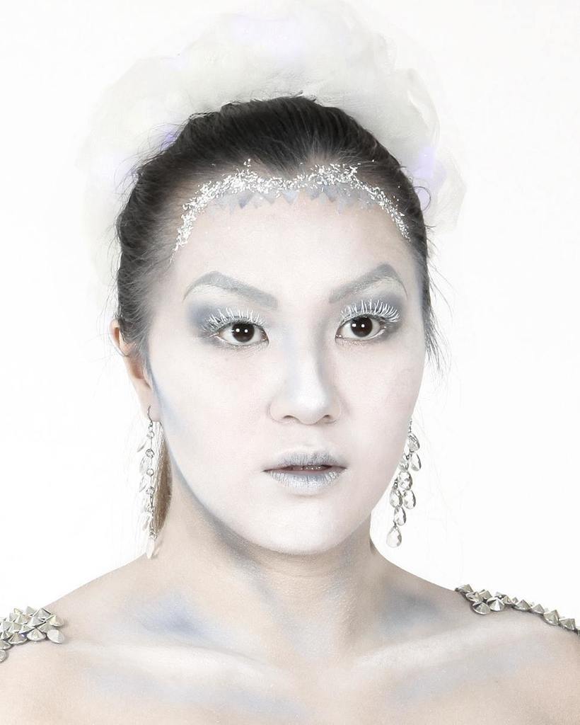 DessaRavanello's tweet photo. Close in on my beautiful Ice Queen @nessaestanislao
#mua #makeupartist #makeup #makeupartistsworldwide #amazingma… https://t.co/pPFpZp3Ba9 https://t.co/L1x55nMy0r