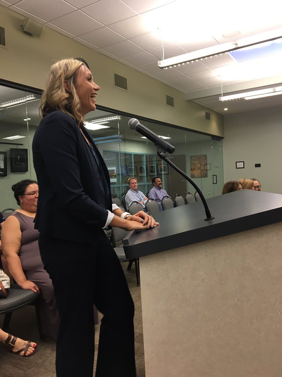 TUHSD_News's tweet photo. Welcoming Dr. Mary Keller as new Dir of HR and Sarah Tolar as asst principal at @mdnpadres https://t.co/gD0HbYS4gt