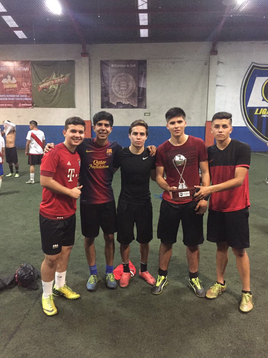 FcVaqueros's tweet photo. Foto con el trofeo @romangzz11 @DanielArizpe7 @groemilio @vhcantu @Frnandozavala 🤠🤠🤠 https://t.co/Una0LiAS2w