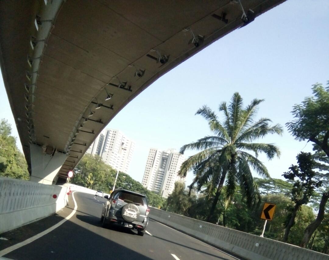 Selamat pagi Ahok <a href="/basuki_btp/">Basuki T Purnama</a> sayang belum sempat mencoba simpang susun semanggi ini, karya fenomenalmu <a href="/PEDOMAN_id/">PEDOMAN.ID</a>