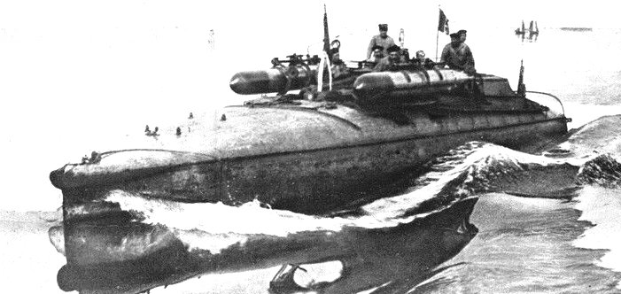 古い時代の軍艦bot イタリア海軍 魚雷艇 Mas 15 1916年ベネツィアのsvan社で建造された 1918年にルイージ リッツォ大尉指揮のもとオーストリア ハンガリー帝国海軍の戦艦セント イシュトヴァーンを雷撃により撃沈する大戦果を挙げた T Co