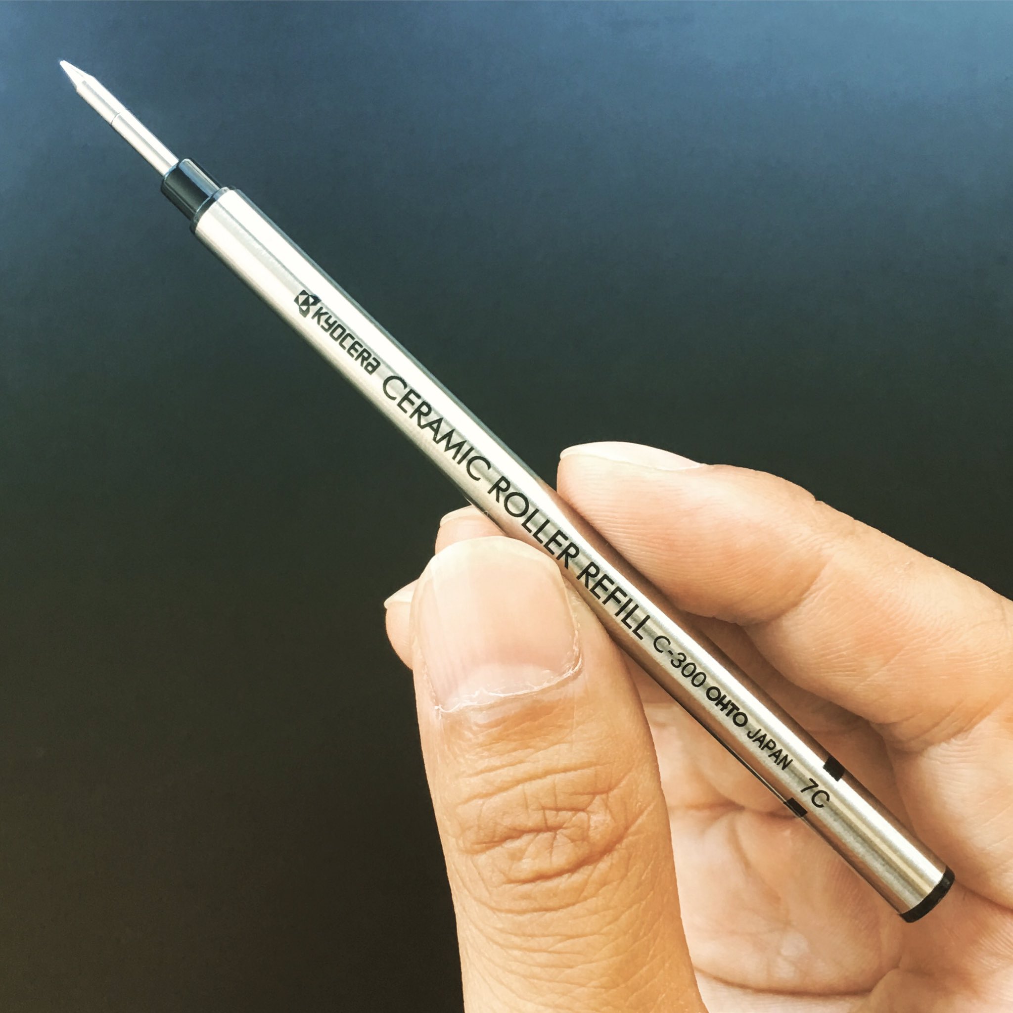 世界の筆記具ペンハウス 1964年 世界で初めて ローラーボール を開発したのは日本の文具メーカーであるオート社 ローラーボールは日本発の筆記具だったんですね 書き味が滑らかなセラミックボール芯を採用したc300規格のohtoリフィルは今も世界中