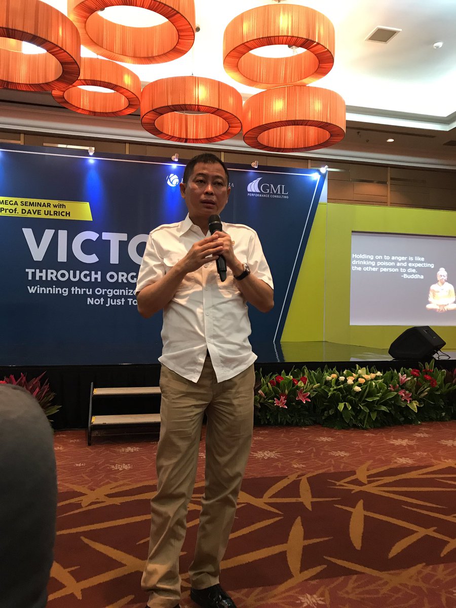 Pak @IgnasiusJonan sharing di Victory through organization <a href="/ACT/">ACT</a> <a href="/santikahotels/">Santika Indonesia</a>