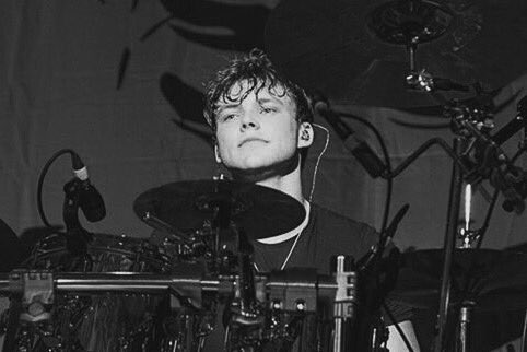 AusSquad5SOS's tweet photo. @5SOS #clearingoutmycameraroll 529-532 Ashton Fletcher Irwin https://t.co/xLwjv9Q1oG