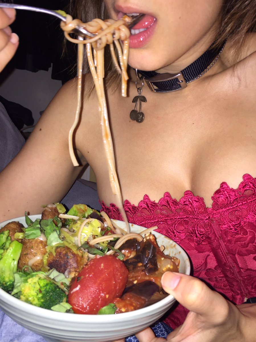 fo0dandFashun's tweet photo. pasta night# https://t.co/NHsCwaBDkR