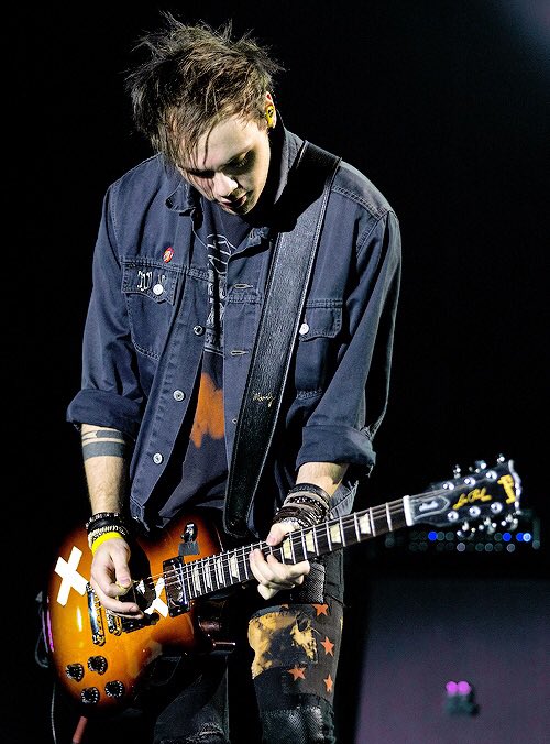 AusSquad5SOS's tweet photo. @5SOS #clearingoutmycameraroll 557-560 Mr Clifford https://t.co/kNObYLdS9O