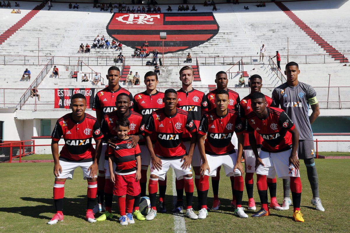 Flamengo's tweet photo. Nesta quinta-feira, em Los Larios, os #GarotosDoNinho terão pela frente a equipe do Grêmio pelo Brasileirão Sub-20. A bola rola às 19:30h. https://t.co/vguowjBr67