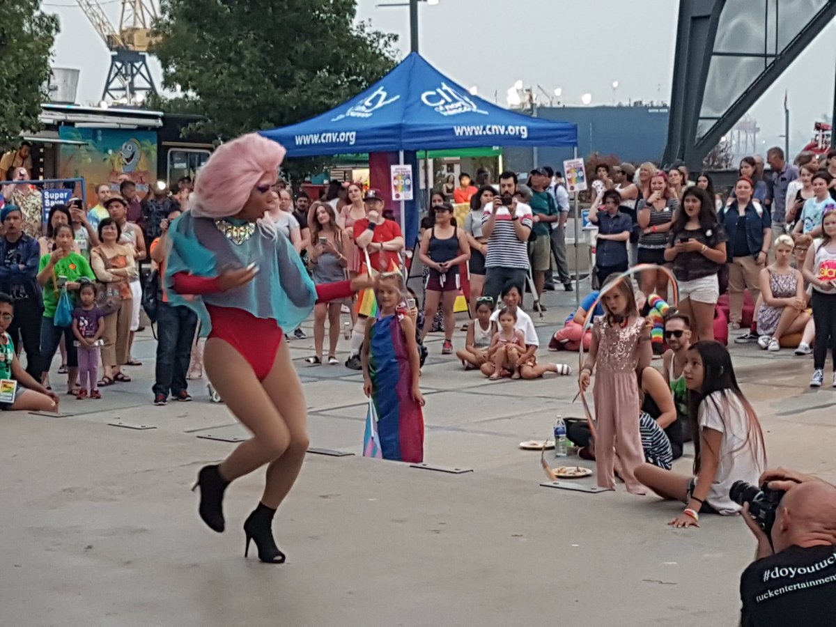 We're prancin' n dancin' till 10pm at the Pier. Big time Pride.  #NorthVan 🌈🎈🎉💖🏳️‍🌈 @vancouverpride https://t.co/8nRv2YGENp