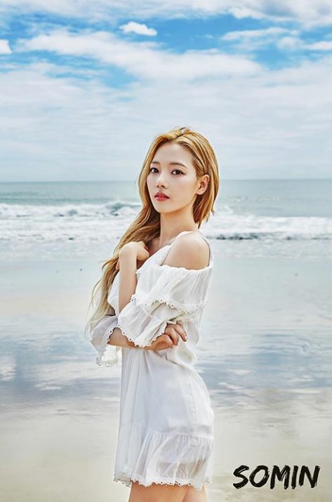 OTTOWNGLOBAL's tweet photo. Name: Jeon Somin • @OTEntSomin 
Group: K.A.R.D
Position: Black Joker, Main Vocalist, Dancer https://t.co/meHVjDS4UX