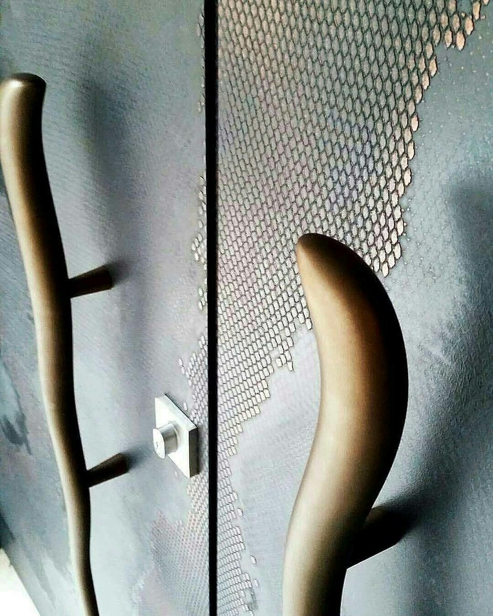 designcorpKe's tweet photo. Amazing door detail...copper!
#designcorporate #detail #officeinteriors #officecontractor #door #interiordesign #decor #KOT https://t.co/y7Cp0zhYw9