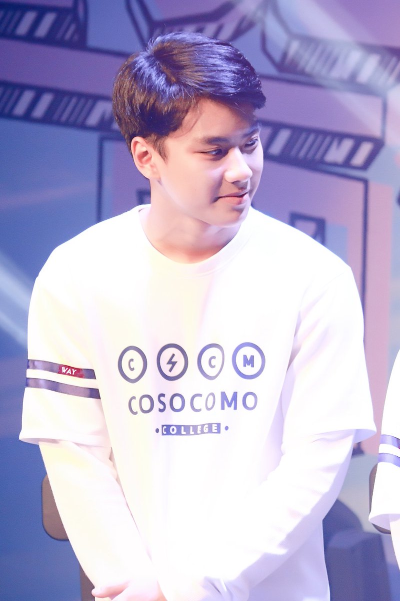 which_wayway's tweet photo. #OhmToey# 
Look at me
#ohmpawat  #toeysittiwat 
@ImerbSittiwat @ohmpawatt https://t.co/o9Pi3Atjnu