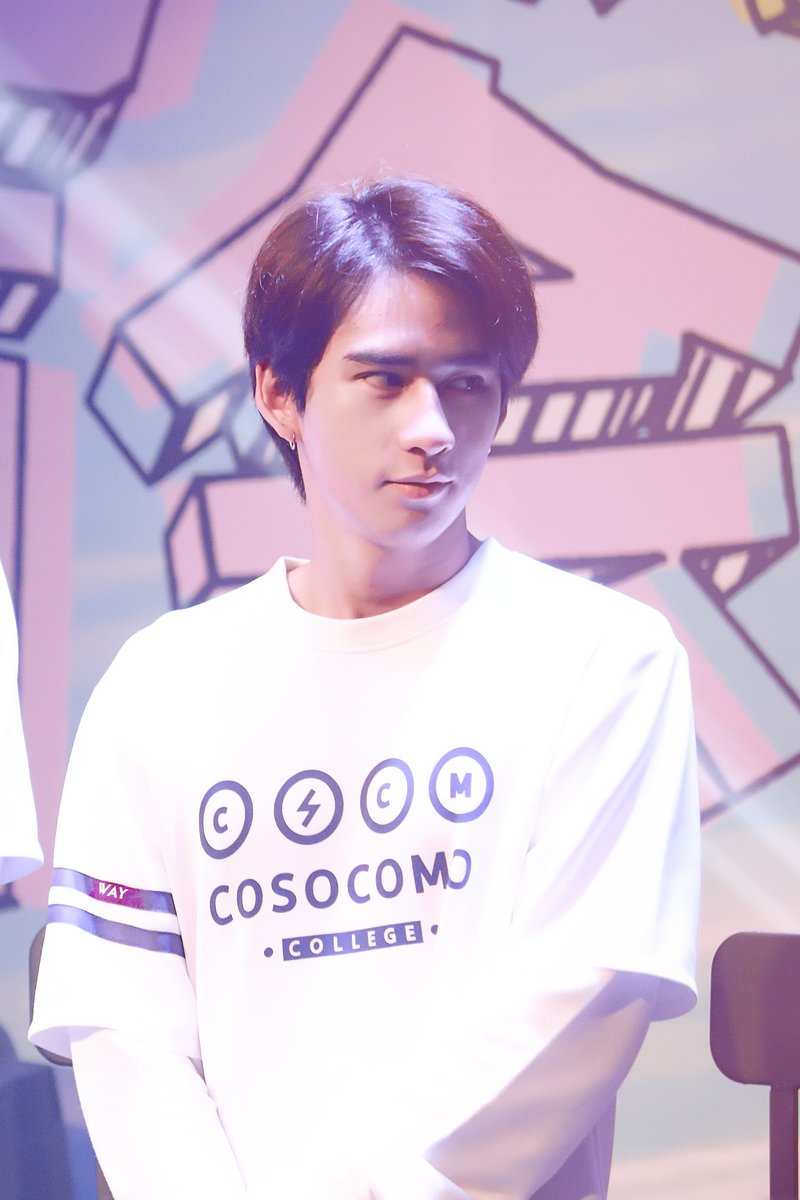 which_wayway's tweet photo. #OhmToey# 
Look at me
#ohmpawat  #toeysittiwat 
@ImerbSittiwat @ohmpawatt https://t.co/o9Pi3Atjnu