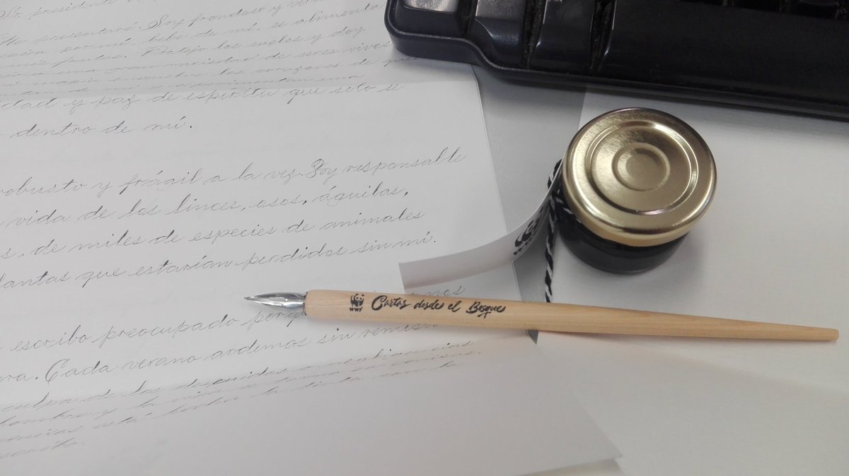EvaMGlez's tweet photo. Al volver de vacaciones y en plena época de incendios, ante mi, papel y tinta para escribir mi #CartasdesdelBosque gracias a @WWFespana https://t.co/WGT5ZxtGoA