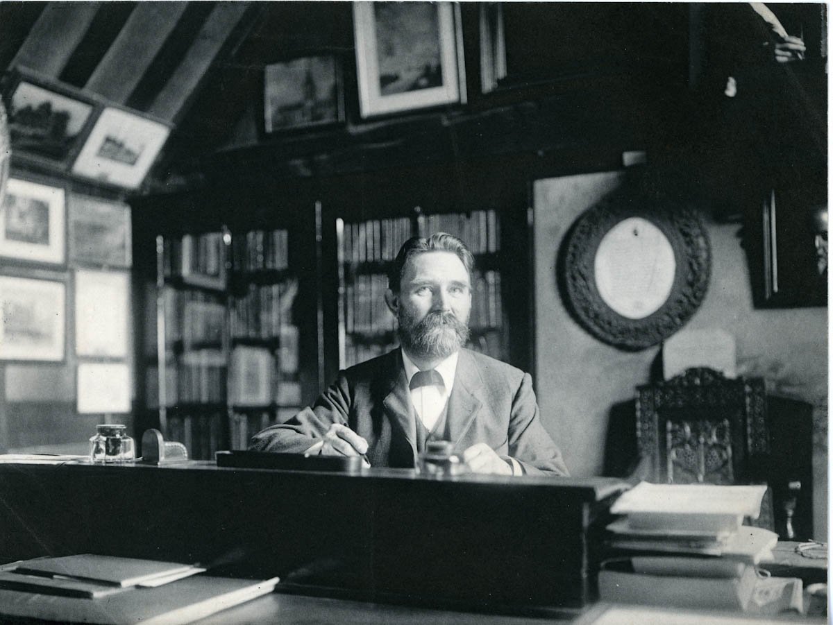 ShakespeareBT's tweet photo. Did you know that our collections were originally kept in the Birthplace itself? Find out more in this post #SBT170 https://t.co/hNYfiZHrAO https://t.co/9Bx4U7kC6T