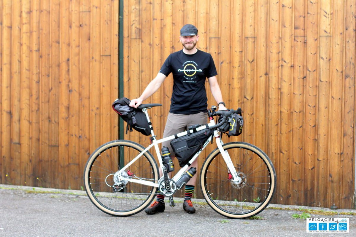veloacier's tweet photo. Patrick de #lechappeebellebike sur la #frenchdivide au guidon de son @GenesisBikesUK VAGABOND - à découvrir https://t.co/aRQGgR0SYw https://t.co/YplOhVC9q5