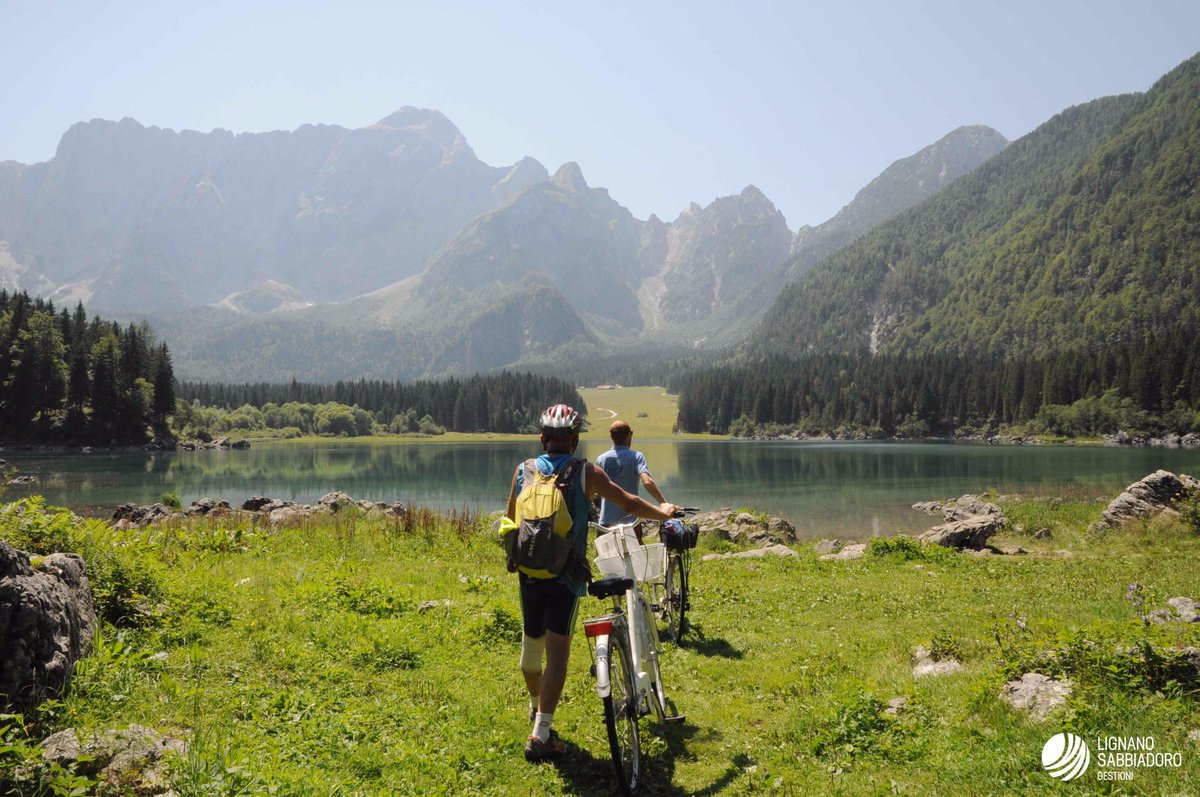 LignanoSabb's tweet photo. 15 turisti alla scoperta della montagna friulana! Dalla spiaggia dorata di #Lignano all'acqua cristallina dei Laghi di Fusine. #FVGLive https://t.co/DmuoZqEKpM