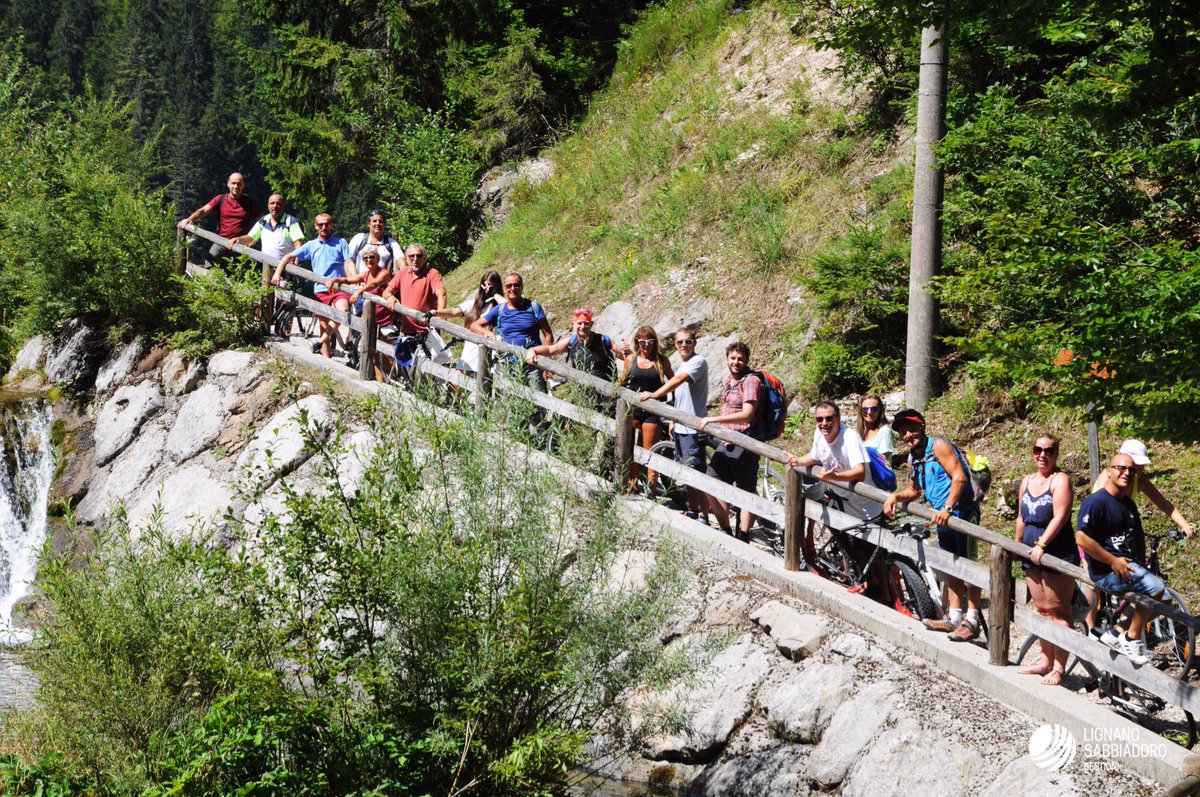 LignanoSabb's tweet photo. 15 turisti alla scoperta della montagna friulana! Dalla spiaggia dorata di #Lignano all'acqua cristallina dei Laghi di Fusine. #FVGLive https://t.co/DmuoZqEKpM