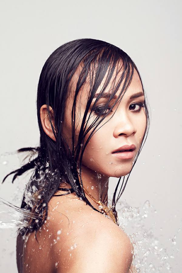 twtmarathon's tweet photo. She's Malaysian diver, she won an Olympic medal, currently studying degree in UM. Just WOW! Pandelela Rinong for Malaysia Tatler August 2017 https://t.co/8f6YjSUheZ